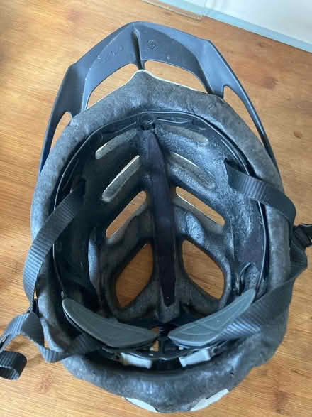 Photo of free MET Cycle helmet (Walkley S6) #2