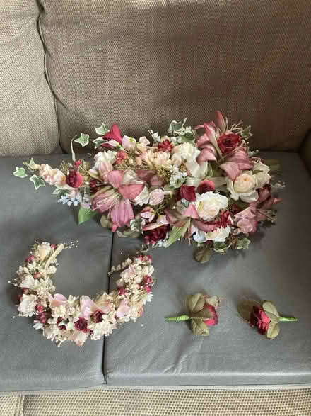 Photo of free Bridal bouquet and headdress (DE5) #1