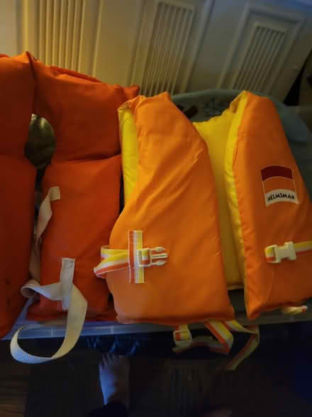 Photo of free Small kids life vest (LES) #1