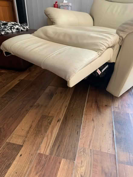 Photo of free Cream leather electric chair (SS15 laindon) #3