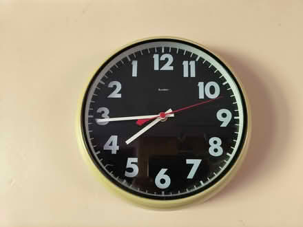 Photo of free Wall clock (OX4 Rose Hill) #1