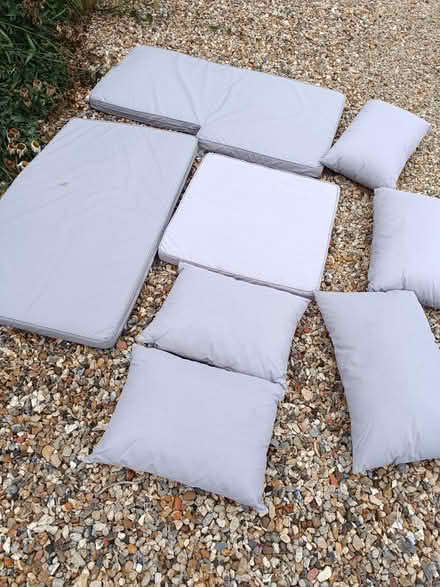Photo of free Gardenn cushions (RG10 near Twyford) #1
