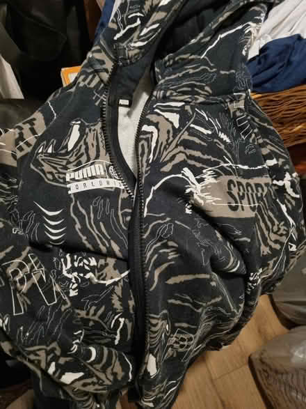 Photo of free T shirt and hoodie boys 11- 13y (SE15) #3