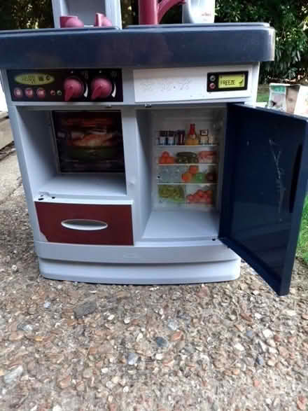 Photo of free kids kitchen (Ardingly RH17) #2