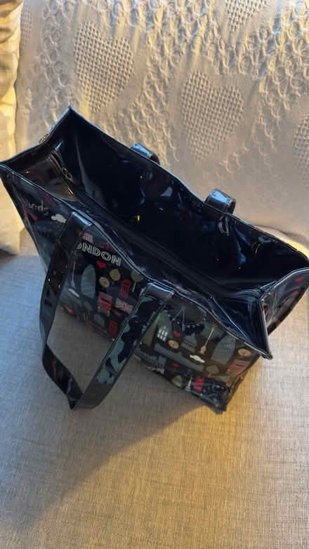 Photo of free Black Harrods London icon bag (Eagle Hill) #3