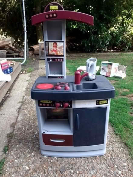 Photo of free kids kitchen (Ardingly RH17) #1
