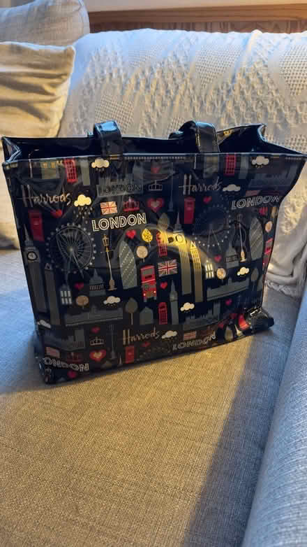 Photo of free Black Harrods London icon bag (Eagle Hill) #2