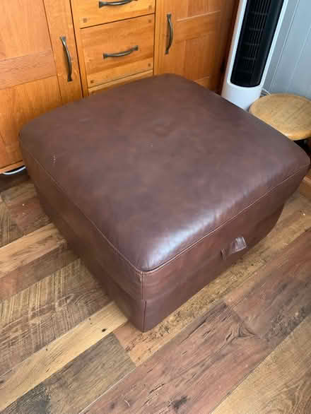 Photo of free leather poffee with storage (SS15 laindon) #1