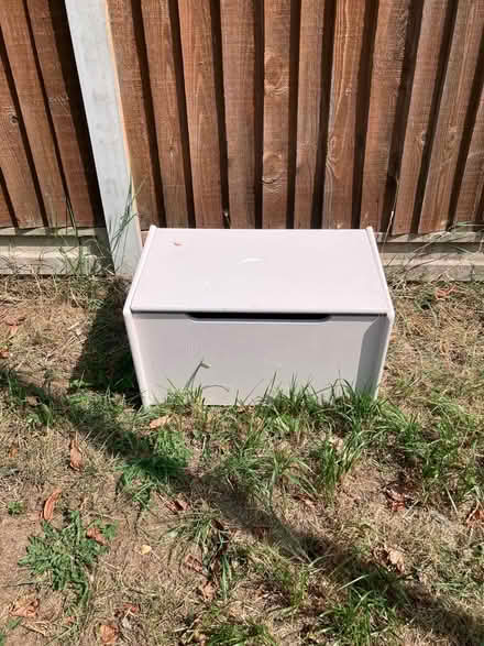 Photo of free White chest (CM2) #1