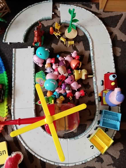 Photo of free Peppa pig set & Toys (BD3, Barkerend) #1