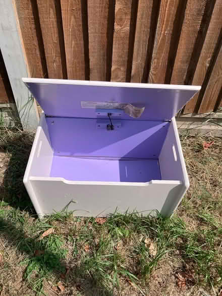 Photo of free White chest (CM2) #2