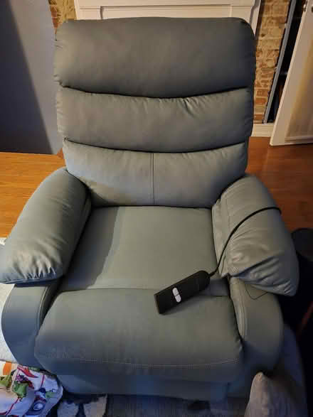 Photo of free Recliner (lift style) (Queen Village Philadelphia) #1