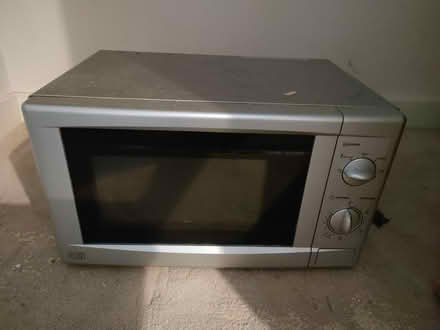 Photo of free Microwave. Working. 700 W (CV6) #1