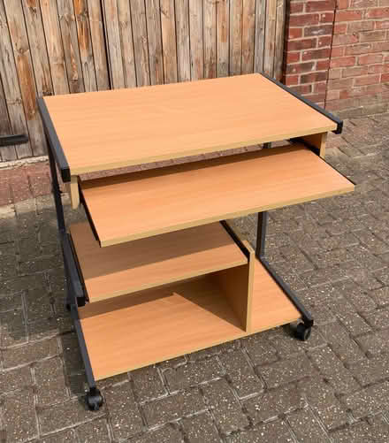 Photo of free Computer workstation / desk (Bassingbourn-cum-Kneesworth SG8) #1