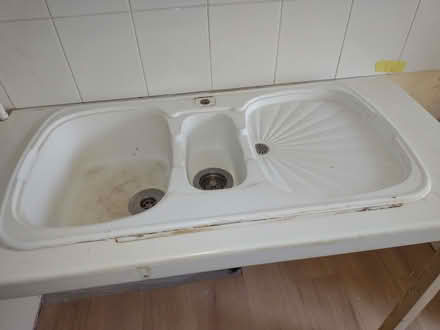 Photo of free Old sink (Bussage GL6) #1