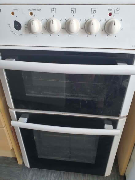 Photo of free 15 year old cooker looking for good home (Strawberry Hill TW2) #1