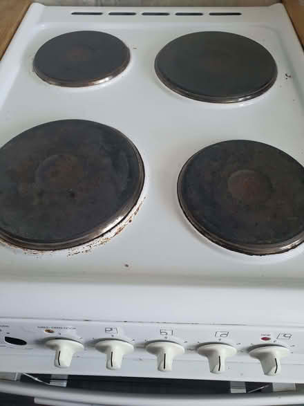 Photo of free 15 year old cooker looking for good home (Strawberry Hill TW2) #3