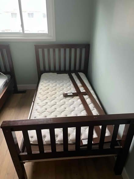 Photo of free 2 sngle beds, Orlns-Innes Viseneau (Viseneau) #3