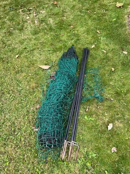 Photo of free Chicken fencing with 6 poles (Loscoe DE75) #1