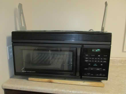 Photo of free Microwave (Schaumburg) #1
