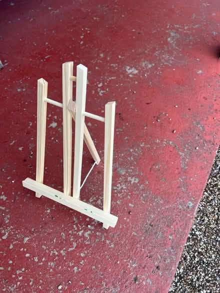 Photo of free A dozen small easels (CM3 East Hanningfield.) #1