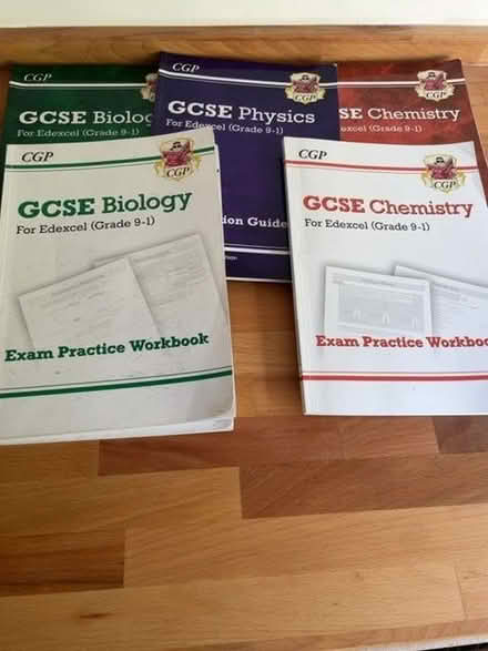 Photo of free GCSE Biolgoy, Physics & Chemistry revision guides (Broughton PR3) #1