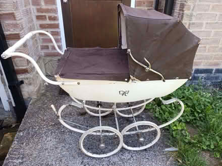 Photo of free Vintage Dolls Pram (Sidley TN40) #2