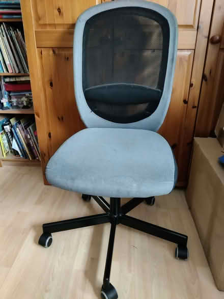 Photo of free Grey & Black desk chair (Peachcroft OX14) #1