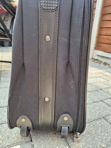 Photo of free Suitecase, handbag and shoebag (Welling) #4