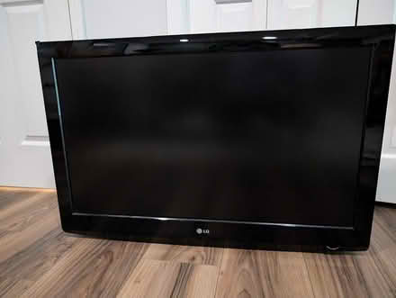 Photo of free 37" lg tv (Vienna Hunter Mill) #1