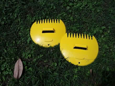 Photo of free Leaf claws/scoops (199/Jamestown Road) #1