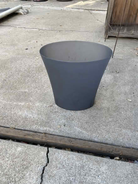 Photo of free waste basket (Los Altos Hills) #1