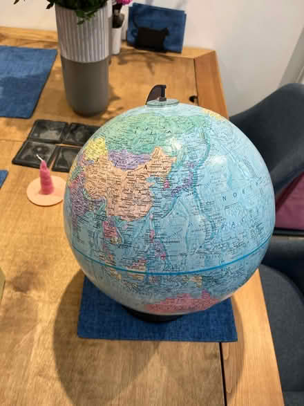 Photo of free Desk globe (PO13 Lee on solent) #2