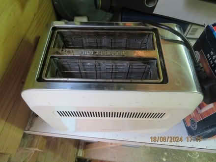Photo of free Toaster (Linslade, LU7) #1