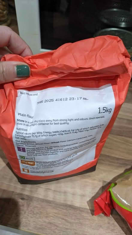 Photo of free 1+ kg of flour & 200g cinamon (AL1 st Albans station) #3