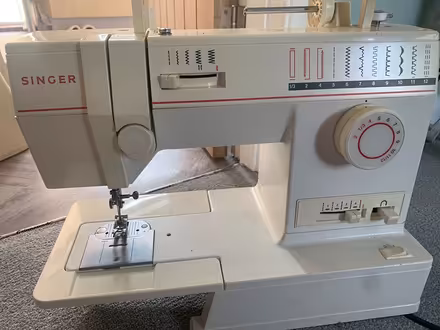 Photo of free Singer sewing machine (SG5) #1