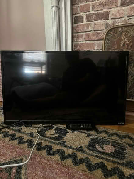 Photo of free 32 inch Vizio smart tv (Michigan Park) #2