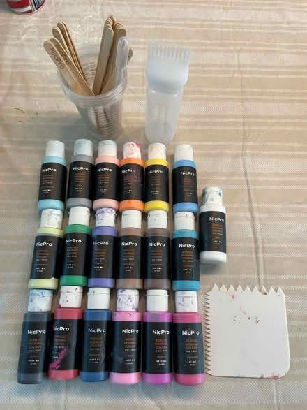 Photo of free Acrylic paint pouring supplies (Mt View near Springer / Cuesta) #1