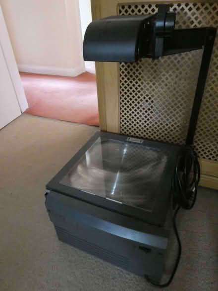 Photo of free 3M overhead projector (Lightwater GU18) #1