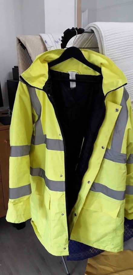 Photo of free Hi-Vis Jacket (Welling DA16) #1