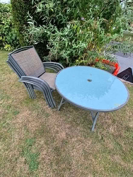 Photo of free Garden table and 4 chairs (Purley CR8) #1