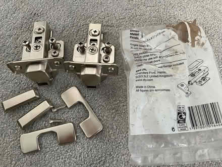 Photo of free Hinges x2 (RG9 Henley) #1