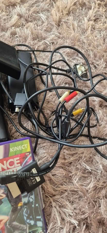Photo of free x box 360 (W14) #4