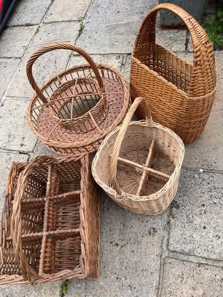 Photo of free 4 wine carrier baskets (Hales Bridge RH5) #3