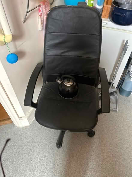 Photo of free Chair & kettle (NW3 Hampstead) #1