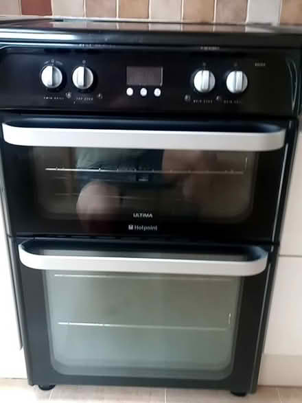 Photo of free Hotpoint electric cooker - oven and grill working only (Golden Triangle NR2) #1