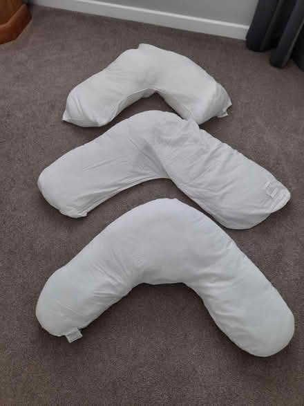 Photo of free 3 V pillows (BN2) #1