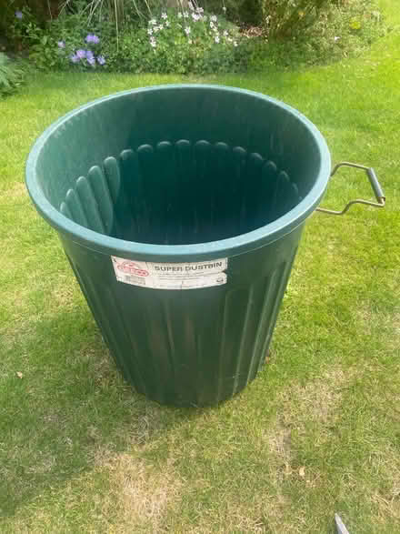 Photo of free Plastic dustbin (hemel hempstead, HP3) #1