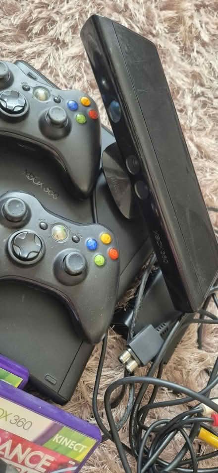 Photo of free x box 360 (W14) #3