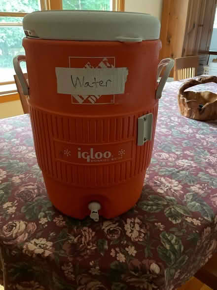 Photo of free 5 gallon igloo drink cooler (South acton) #1